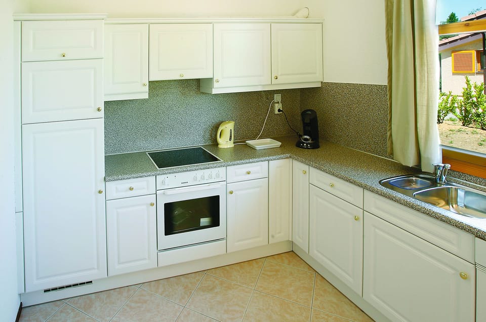 Stovetop, dishwasher, coffee/tea maker, electric kettle