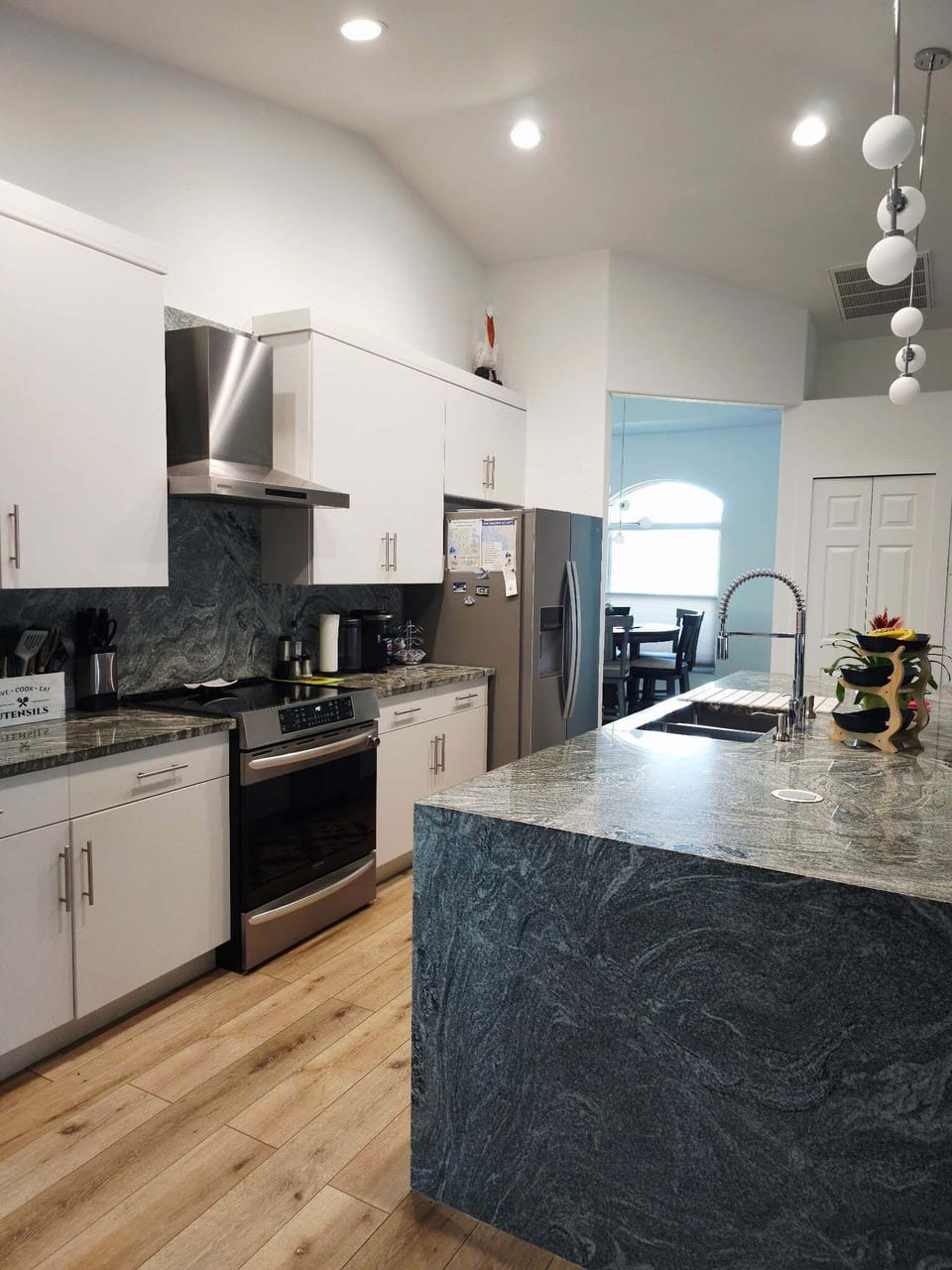Kitchen/Stove