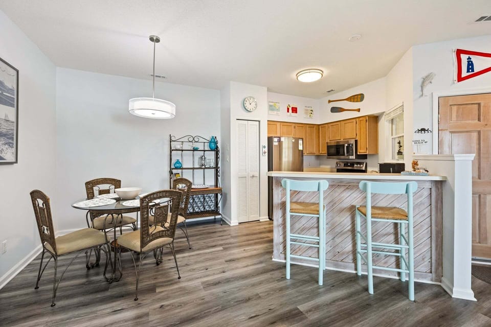 The fully equipped kitchen offers everything you need to prepare meals during your stay, with ample counter space and modern appliances.