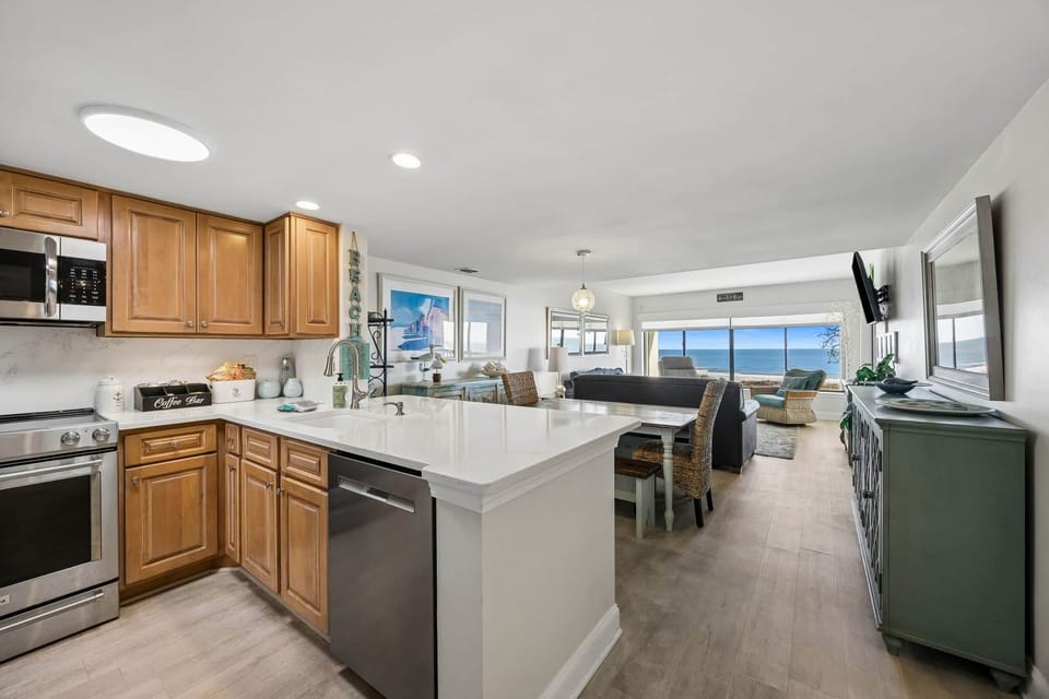 C121 Surf & Racquet - View of Common Areas