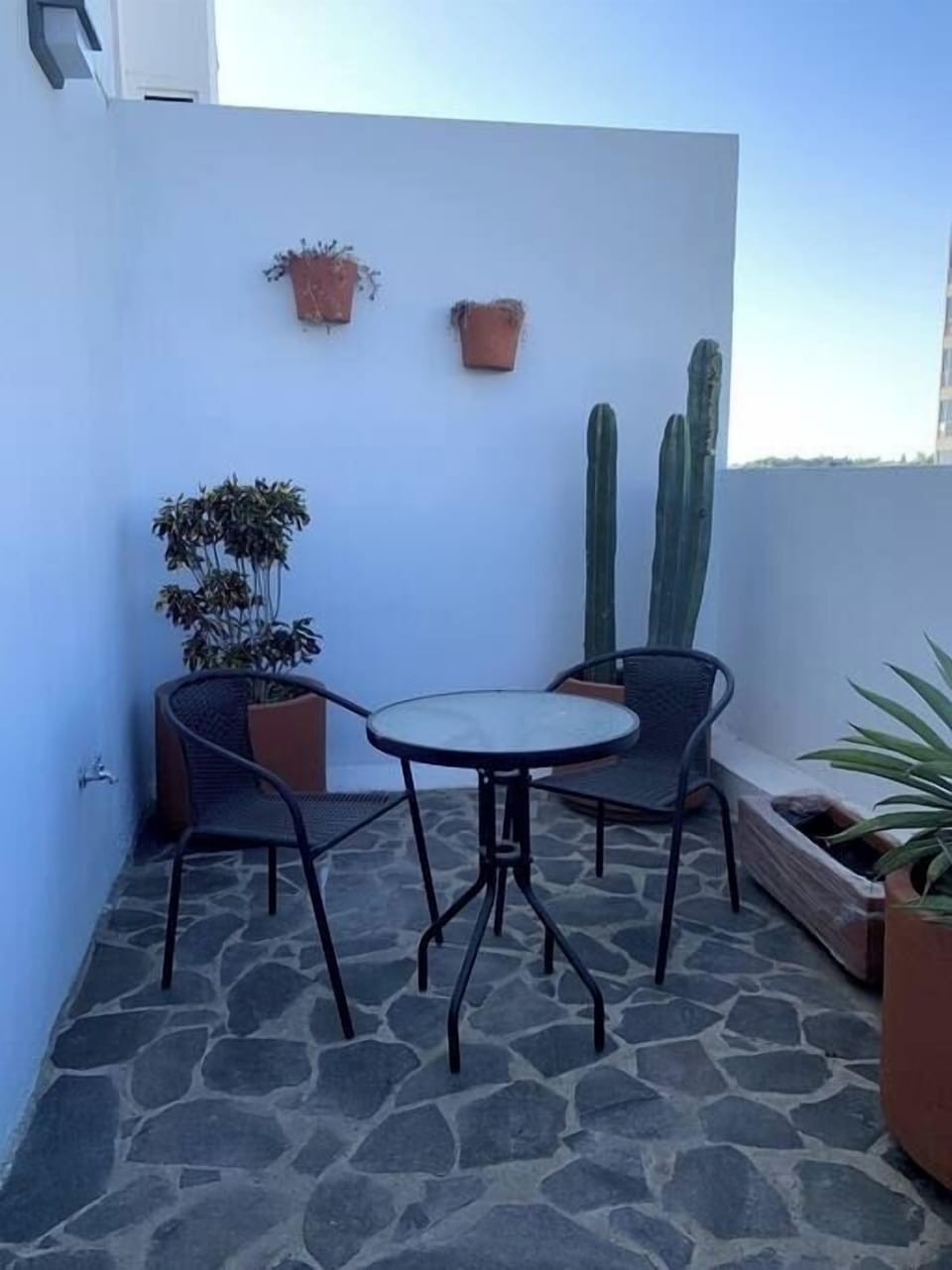 Desayunador en terraza principal