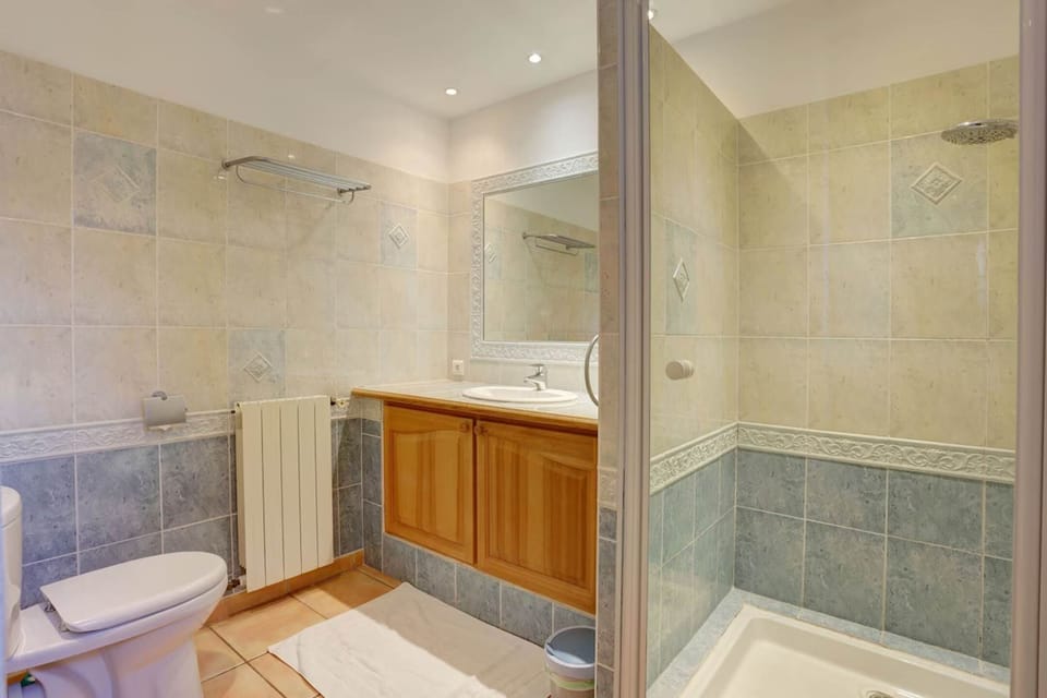 salle de bain de la chambre parentale