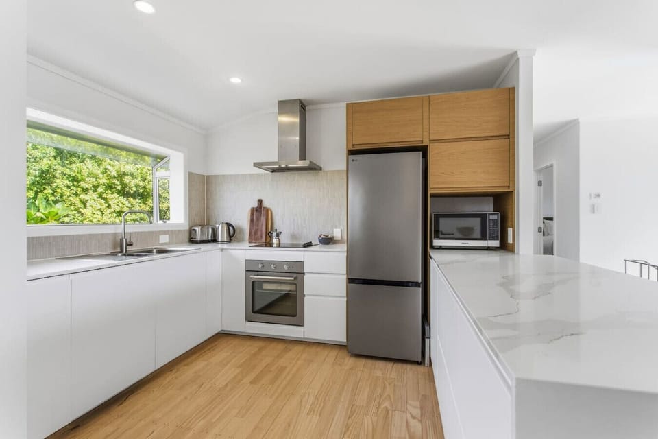 Modern, fully equipped kitchen