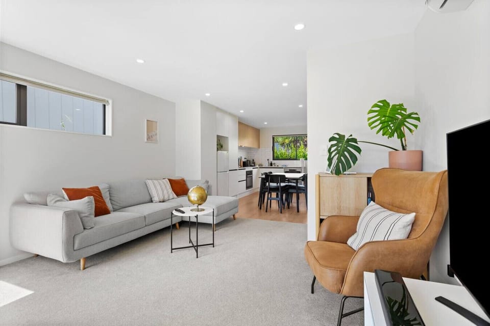 Open plan lounge with Aircon and heating