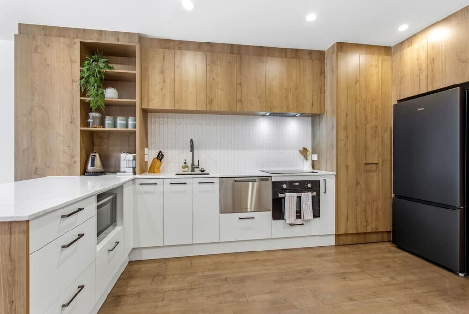 Modern, fully equipped kitchen