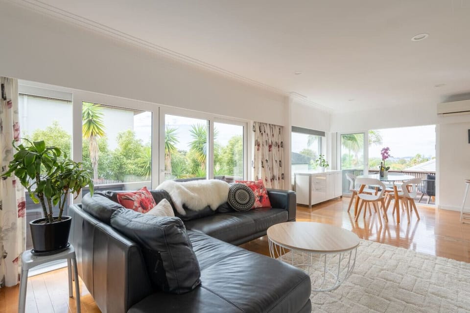 Open plan lounge dining area