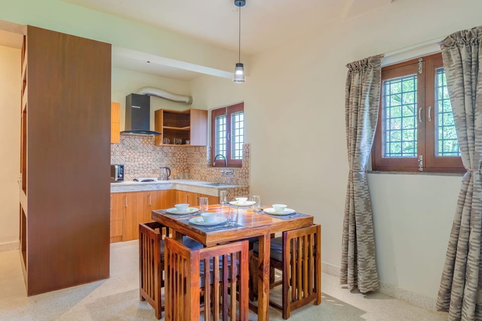 Luxury Villa, Lake View | Dining
