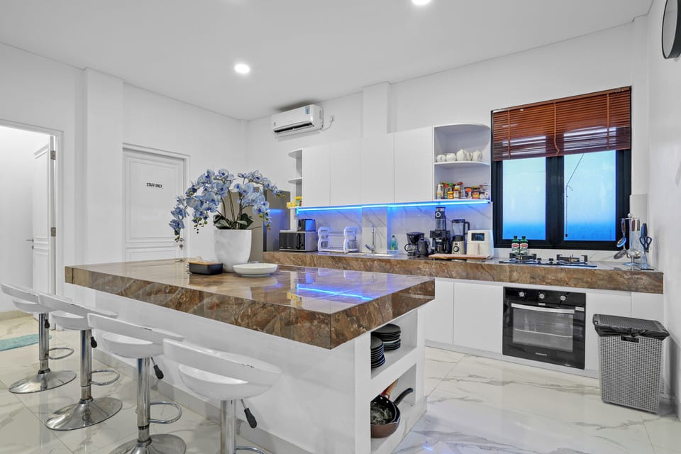 Penthouse, Multiple Bedrooms, Private Pool | Private kitchen