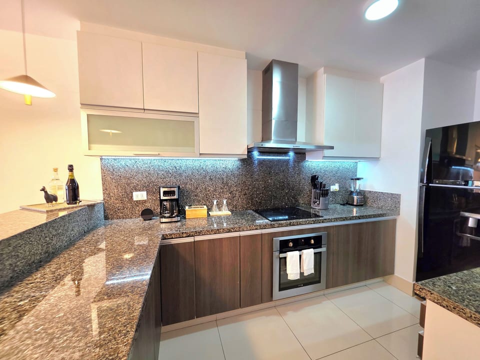 Luxury Apartment, 2 Bedrooms, Oceanfront | Private kitchen