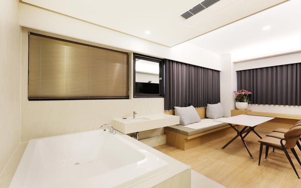 Suite Cinema(5F), No Parking | Premium bedding, memory foam beds, desk, free WiFi