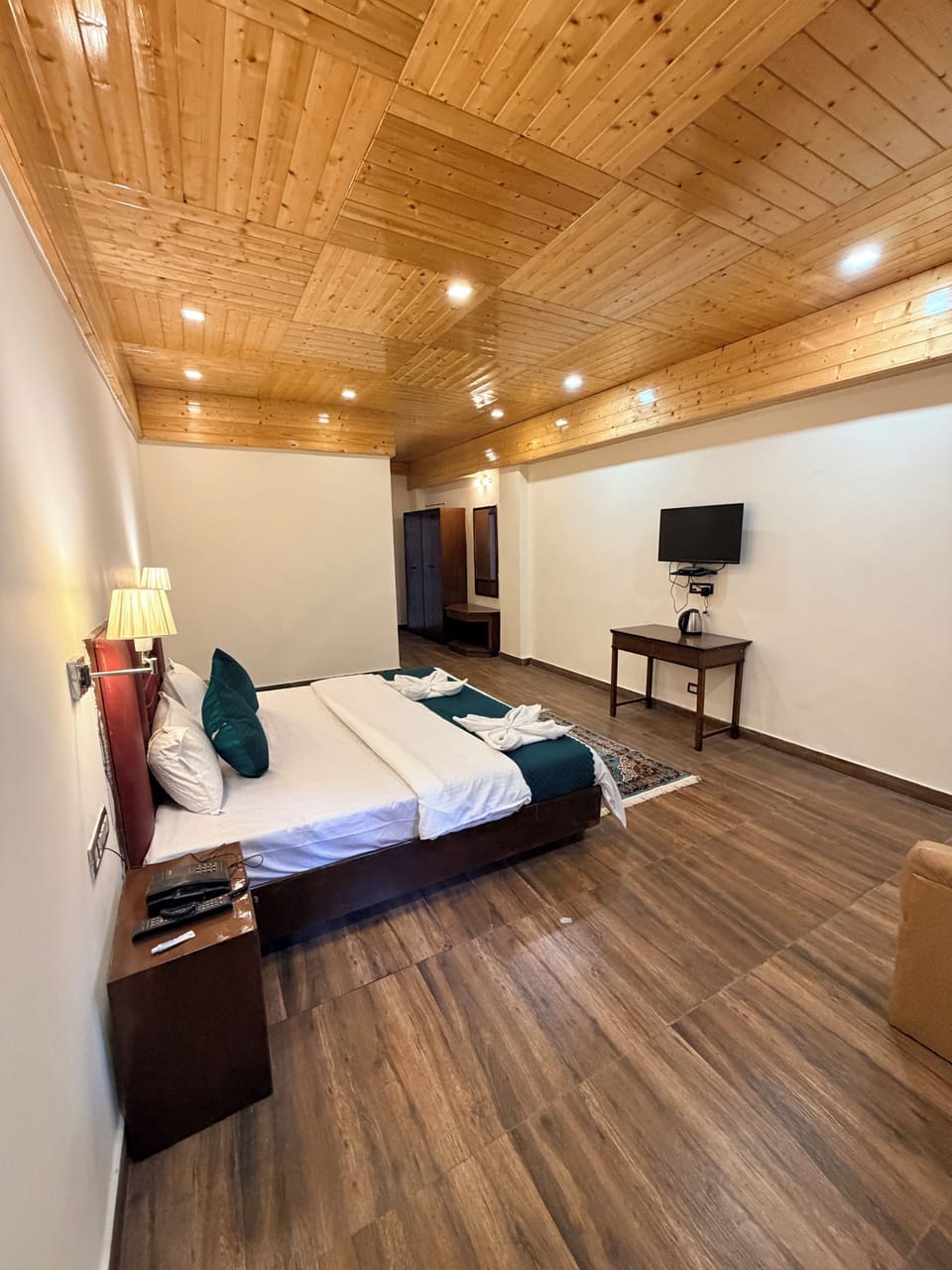 Deluxe Room | Desk, laptop workspace, free WiFi