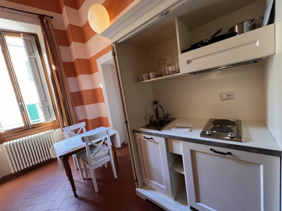 Comfort Studio, City View | Private kitchen