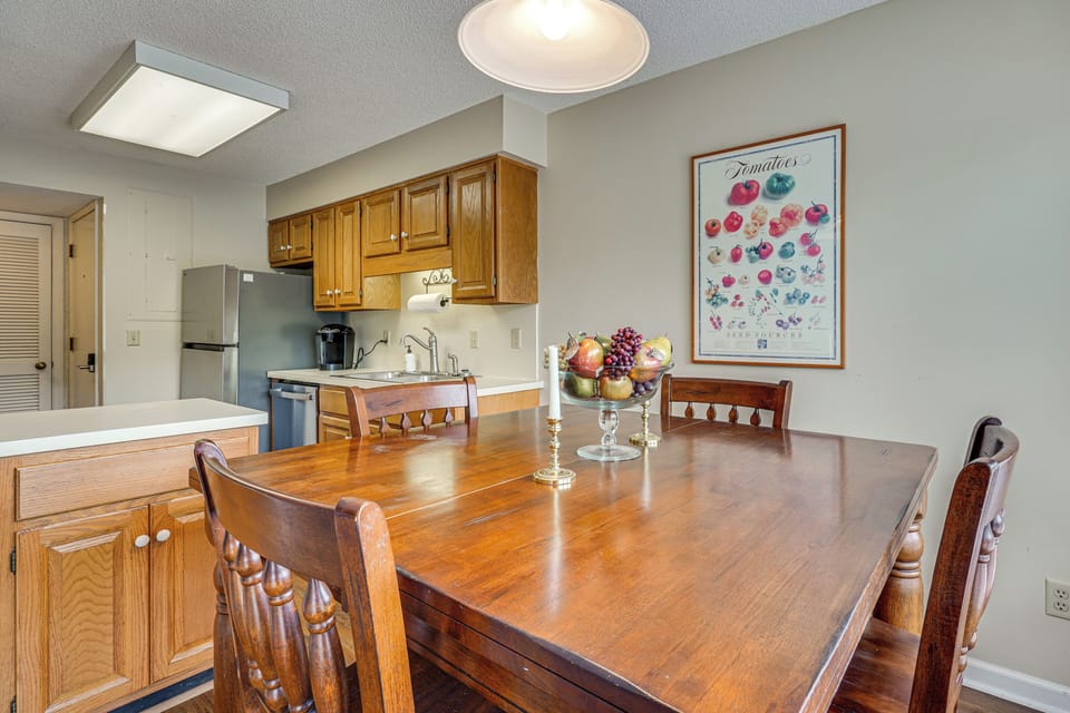 Dining Area | Dishware & Flatware