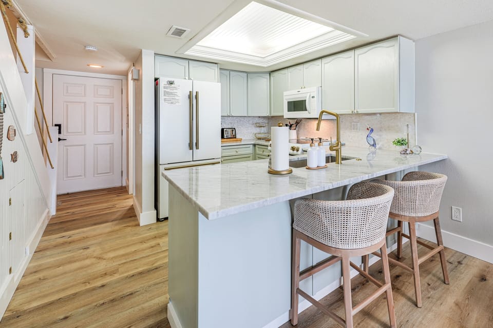 Kitchen | Breakfast Bar | Air Fryer | 1st Floor