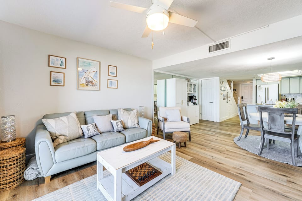 Living Room | Central A/C | Free WiFi