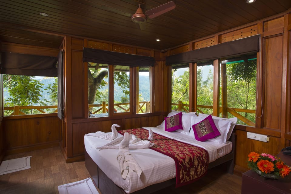 Tree House | Soundproofing, free WiFi