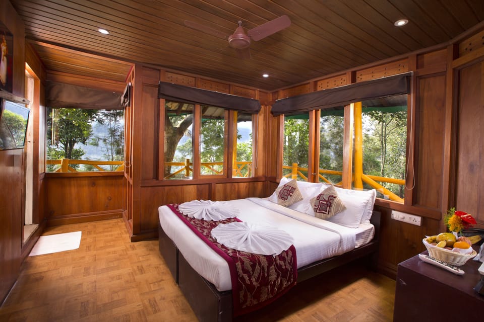 Tree House | Soundproofing, free WiFi
