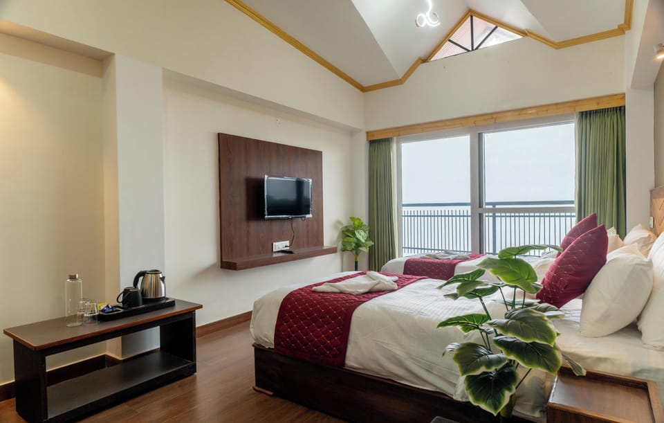 Suite, Mountain View | Desk, blackout drapes, free WiFi