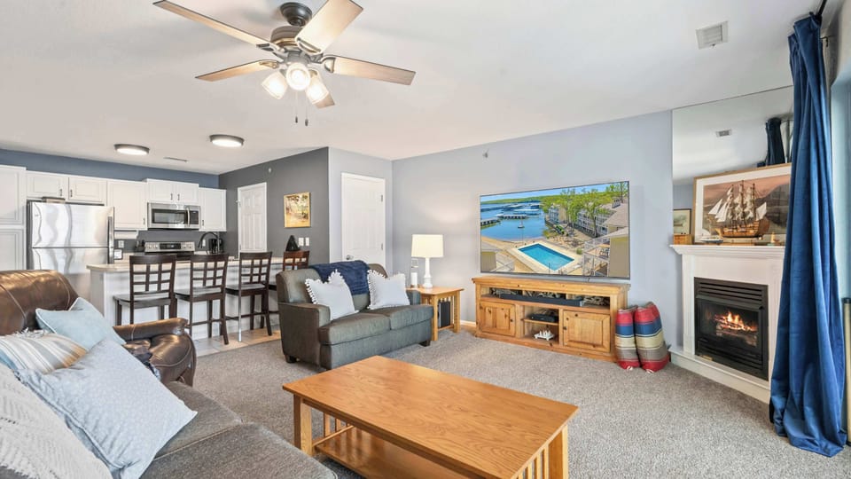 Condo, Multiple Beds, Balcony (Lake Mode) | Living area