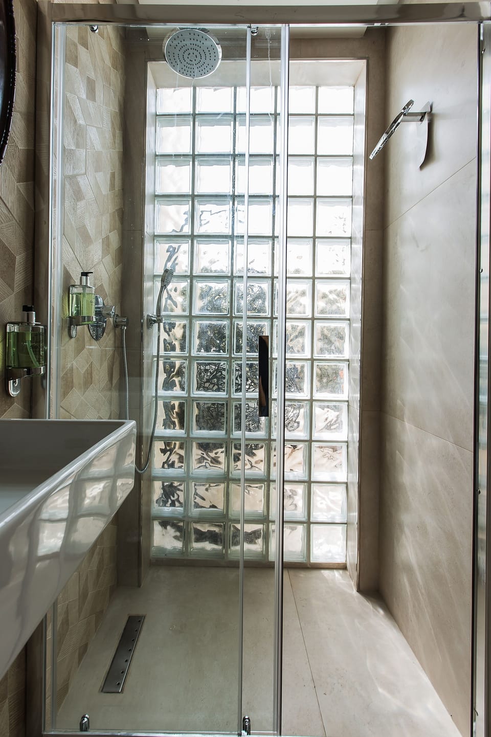 Superior Double Room | Bathroom | Hair dryer, towels, soap, shampoo