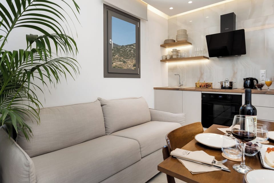 Grand Suite, Sea View | Private kitchenette | Fridge, stovetop, electric kettle, cookware/dishes/utensils