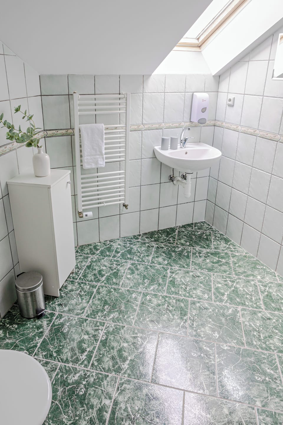 Twin Room, Non Smoking, Private Bathroom | Bathroom
