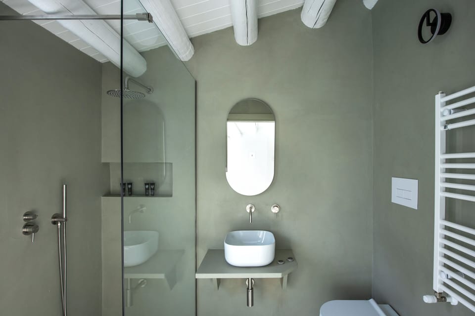Superior Room, Balcony | Bathroom | Shower, hair dryer, towels, soap