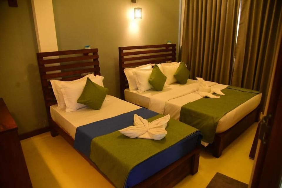 Comfort Triple Room | Laptop workspace, iron/ironing board, free WiFi