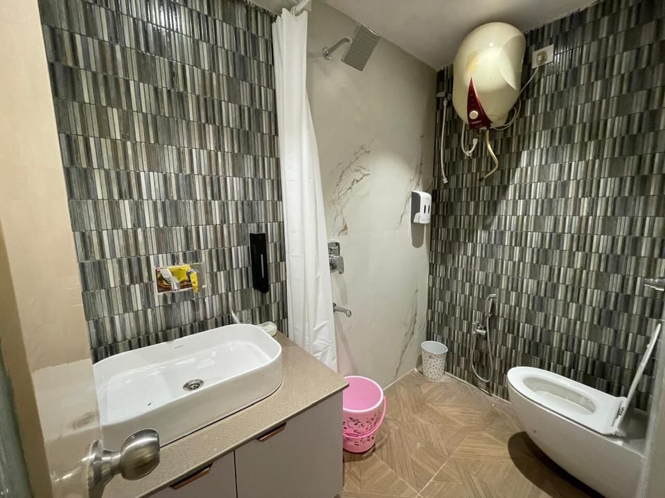 Double or Twin Room | Bathroom