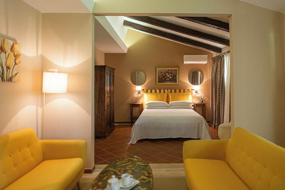 Junior Double Room | In-room safe, blackout drapes, free WiFi