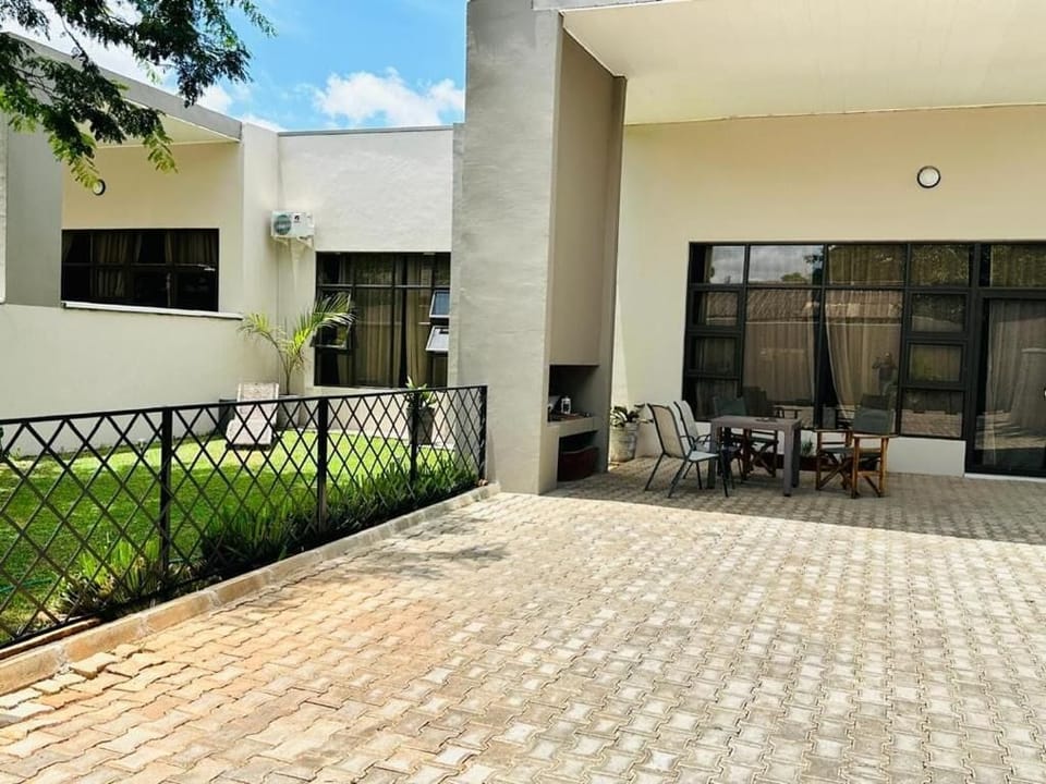 Apartment | Outdoor dining