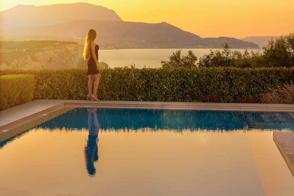 Villa Karga - Sunset by the pool