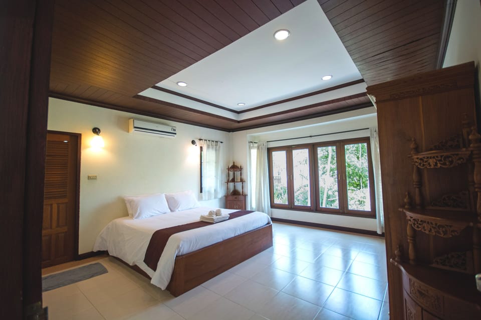 Family House | Free WiFi, bed sheets
