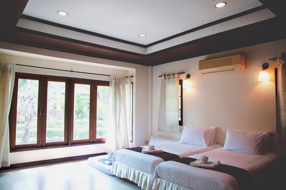 Family House | Free WiFi, bed sheets