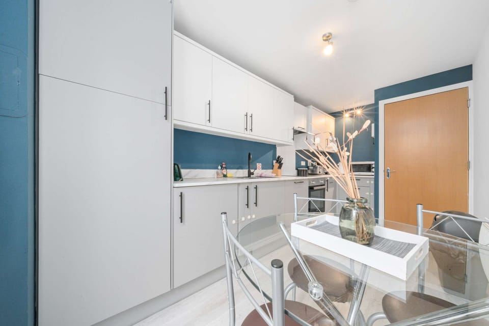 Contemporary Kitchen: Sleek design with modern amenities, perfect for culinary adventures!