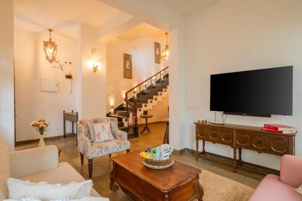 Deluxe Villa | Living area | Flat-screen TV