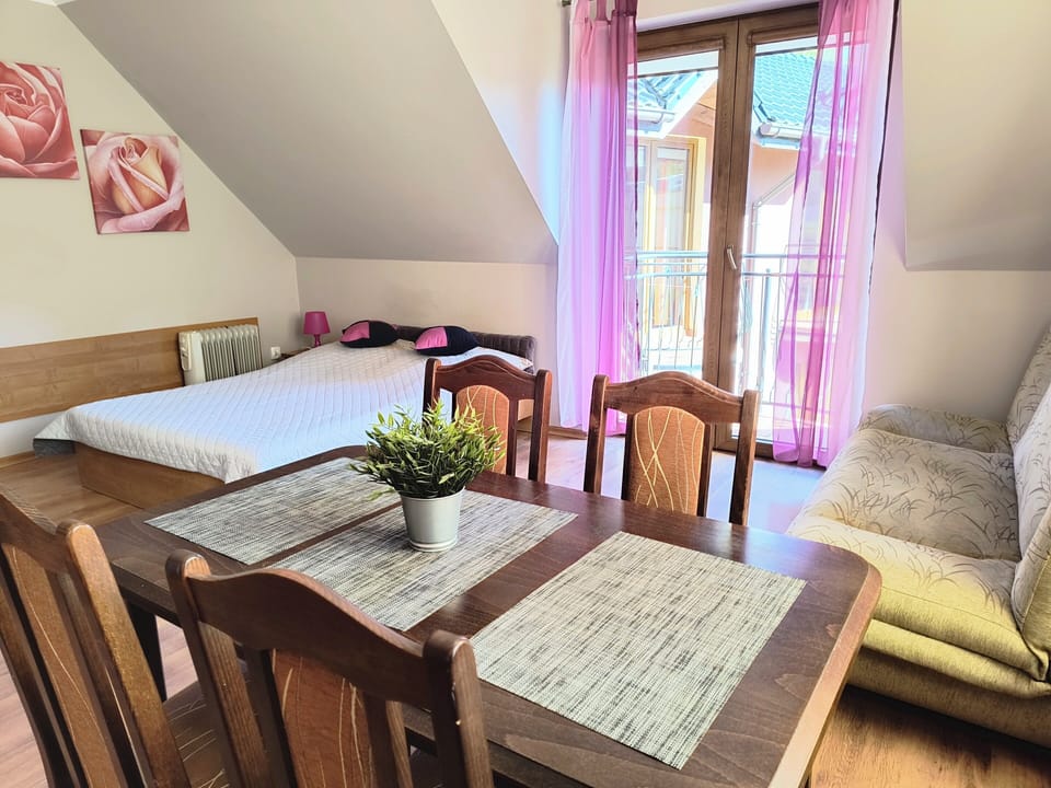 Family Studio Suite, Balcony, Garden View