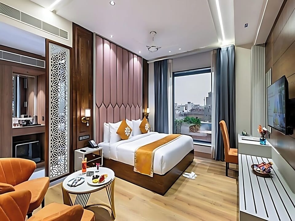 Deluxe Double Room | Desk, laptop workspace, iron/ironing board, free WiFi