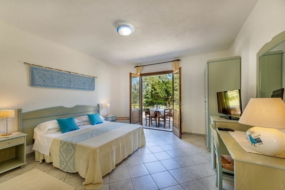 Superior Double Room | In-room safe, desk, blackout drapes, free WiFi