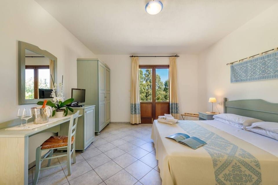 Superior Double Room | In-room safe, desk, blackout drapes, free WiFi
