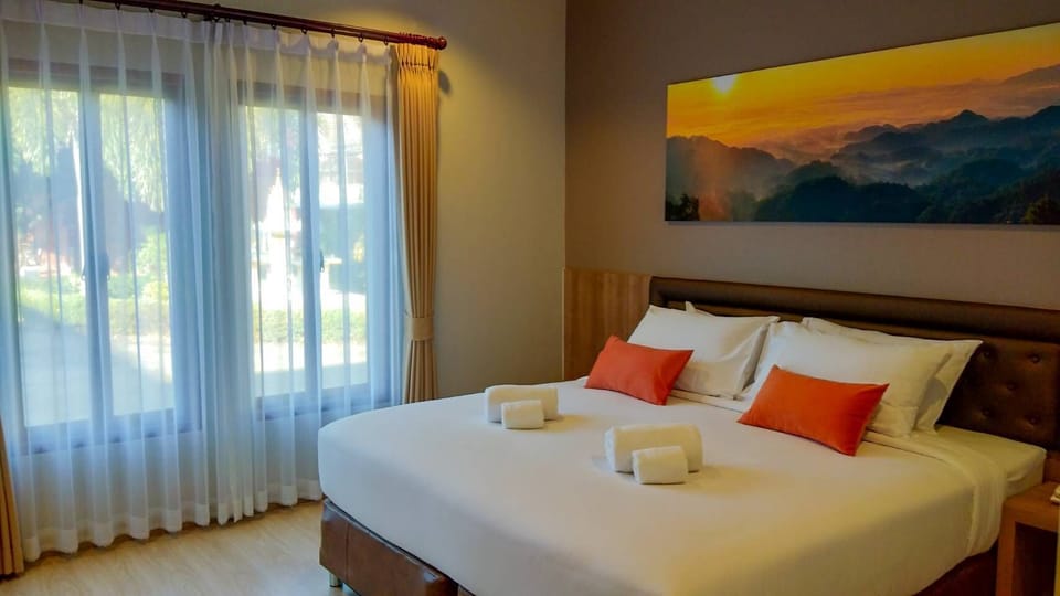 In-room safe, free WiFi, bed sheets