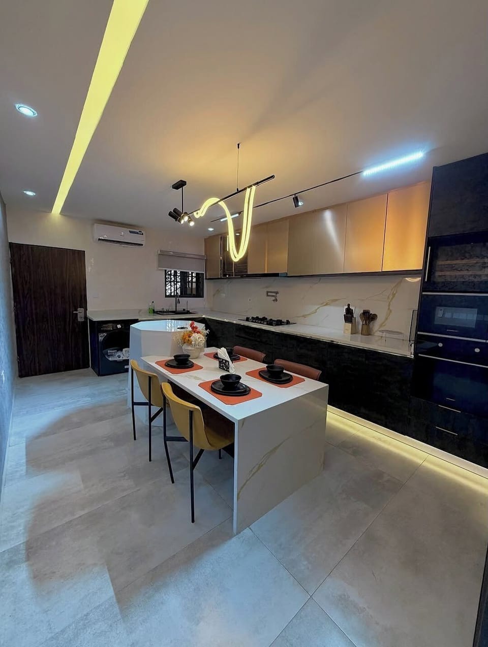 Economy Apartment, Balcony, City View | Private kitchen | Mini-fridge, microwave, oven, stovetop
