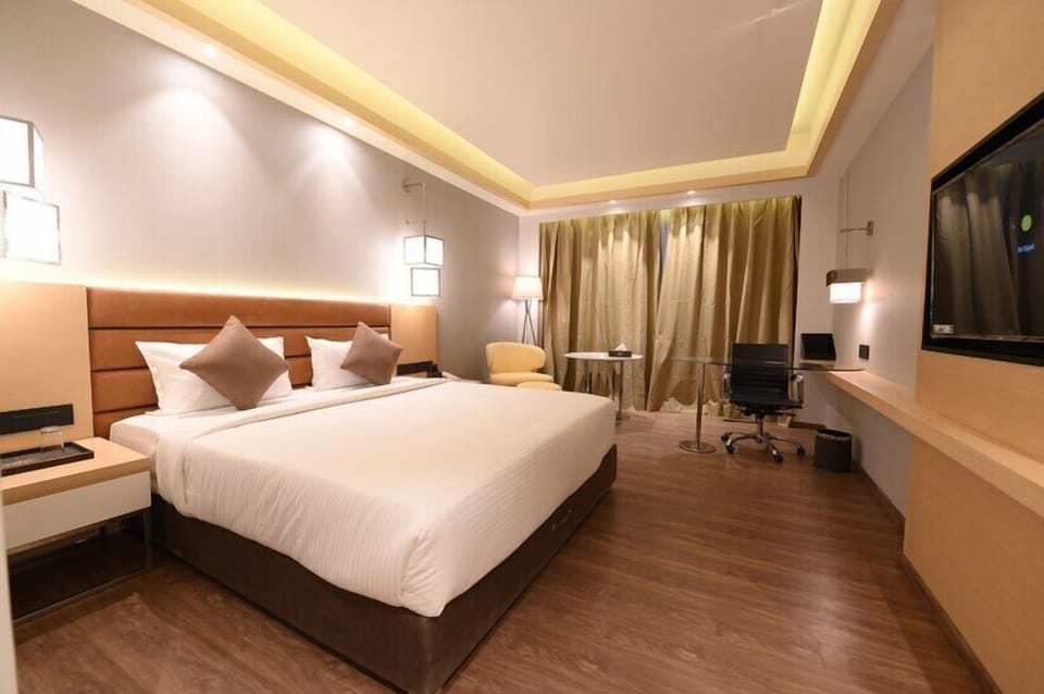 Presidential Studio Suite | Premium bedding, down comforters, pillowtop beds, minibar (free items)