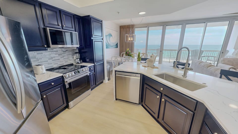 Condo, 3 Bedrooms | Private kitchen | Coffee/tea maker, fridge, oven, toaster