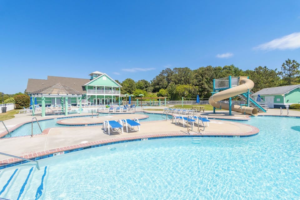Community Pool, Lazy River