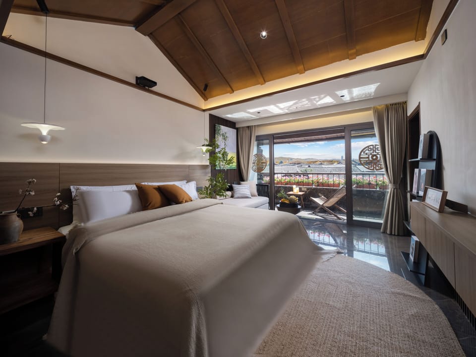 Superior Double Room, Balcony, Garden View | Laptop workspace, blackout drapes, soundproofing, WiFi (free)