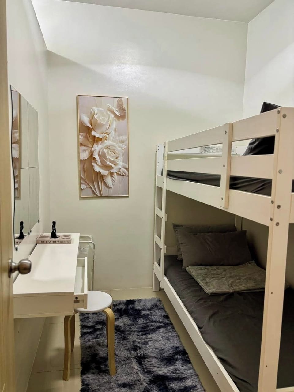 Economy Apartment | Desk, laptop workspace, free WiFi