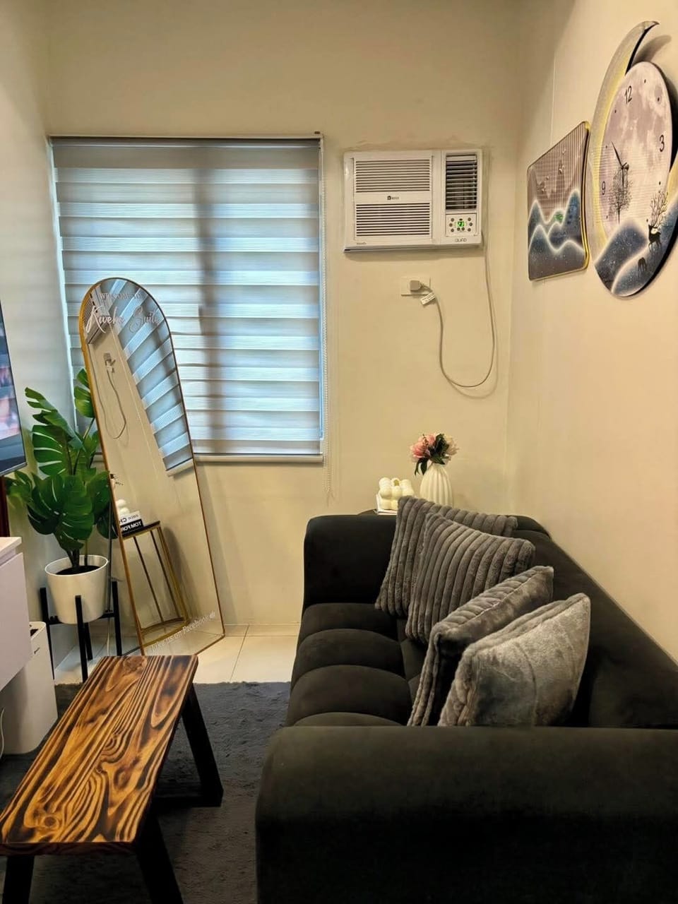 Economy Apartment | Living area