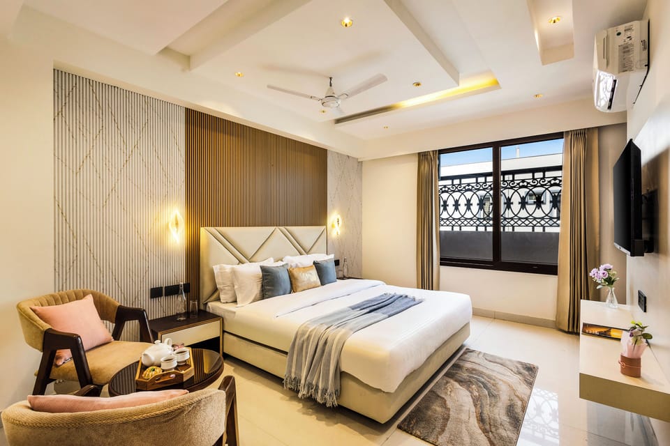 Deluxe Triple Room | Premium bedding, individually furnished, desk, laptop workspace