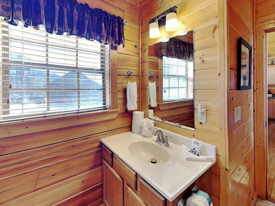 En Suite Primary Bathroom w. Walk-In Shower